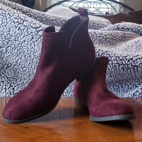 Cityclassified Shoes - Womens burgundy booties